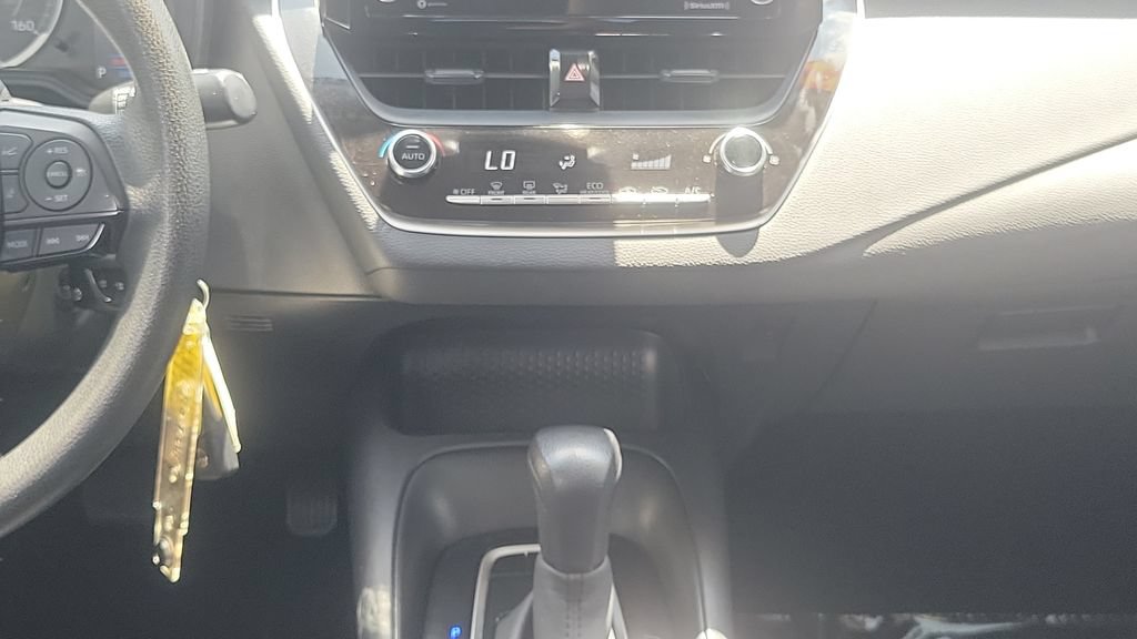 Used 2022 Toyota Corolla LE FWD image 14