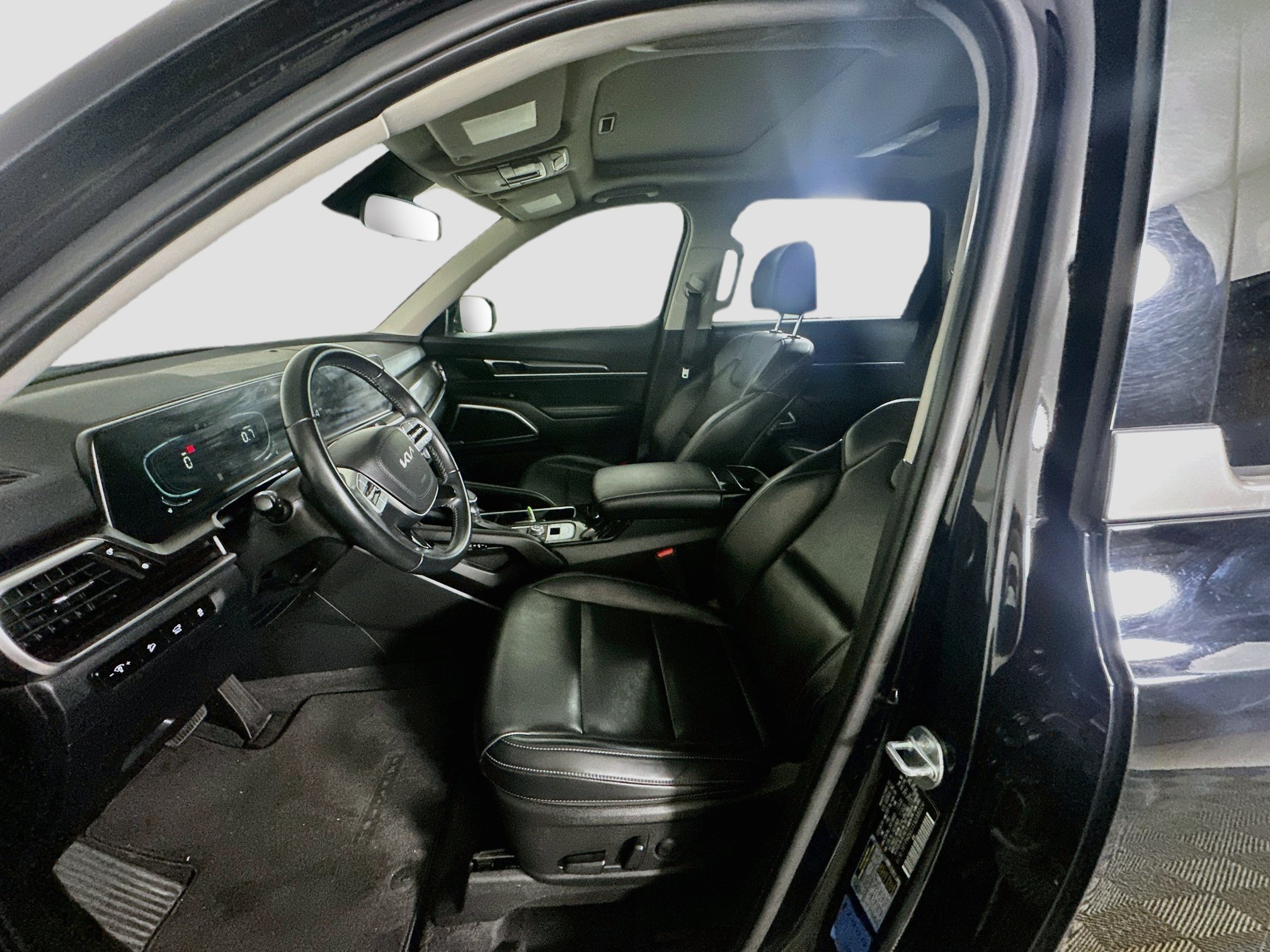 Used 2025 Kia Telluride S AWD/4WD image 13