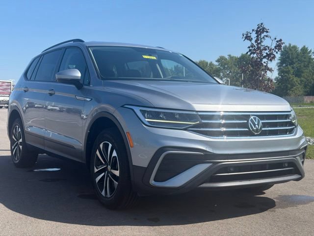 Used 2022 Volkswagen Tiguan S FWD image 1