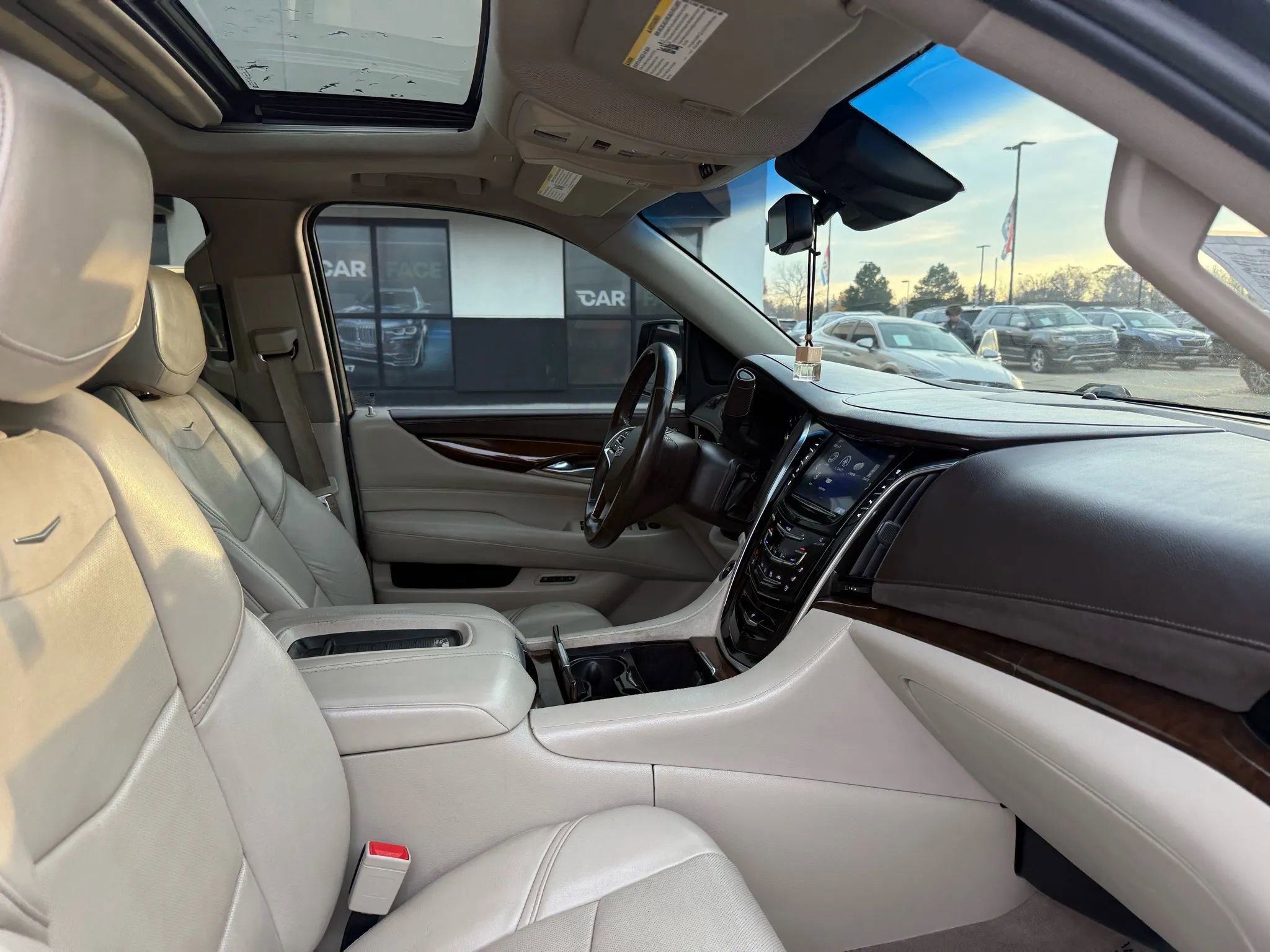 Used 2017 Cadillac Escalade ESV Luxury image 28