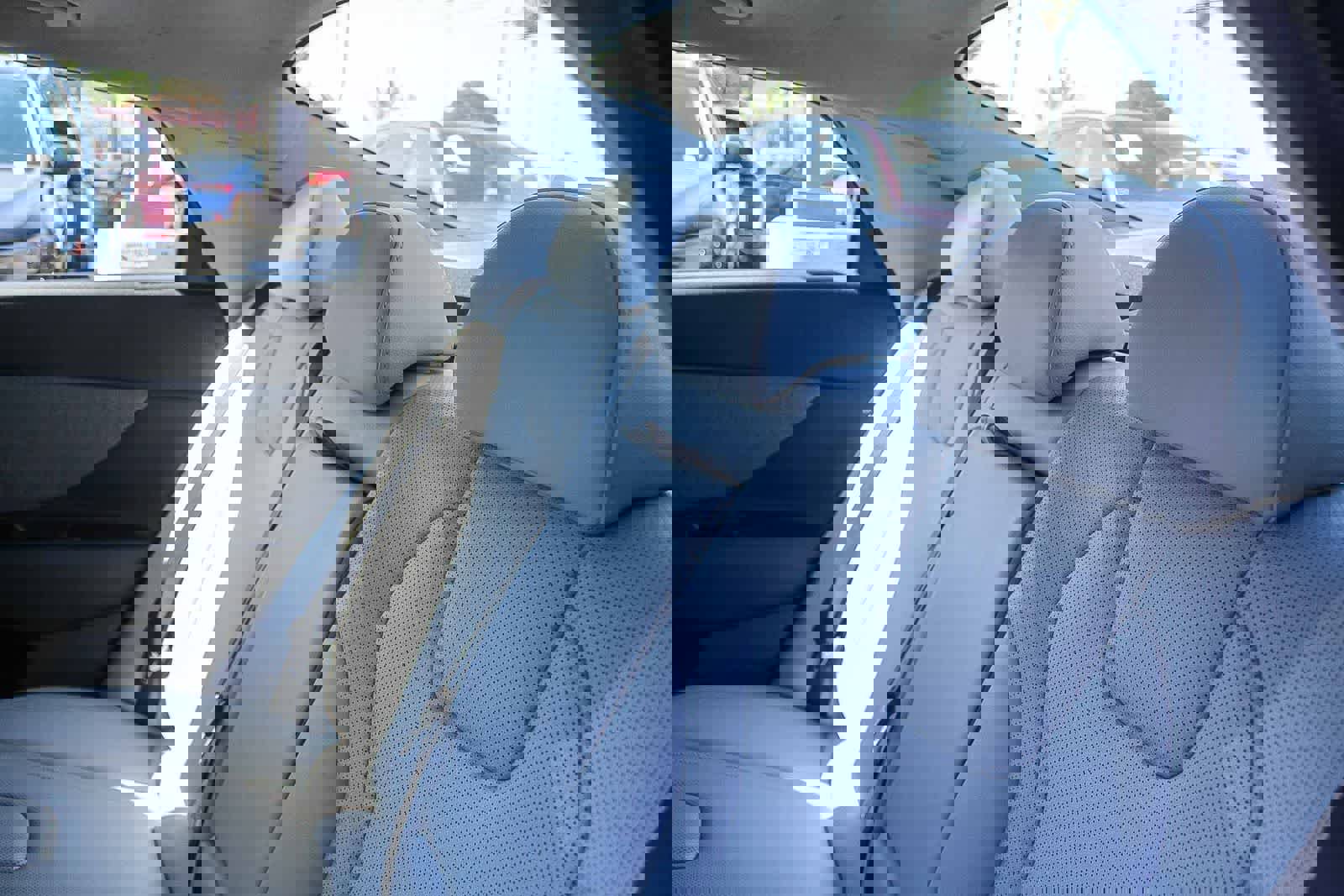 Used 2025 Hyundai Elantra Limited image 24