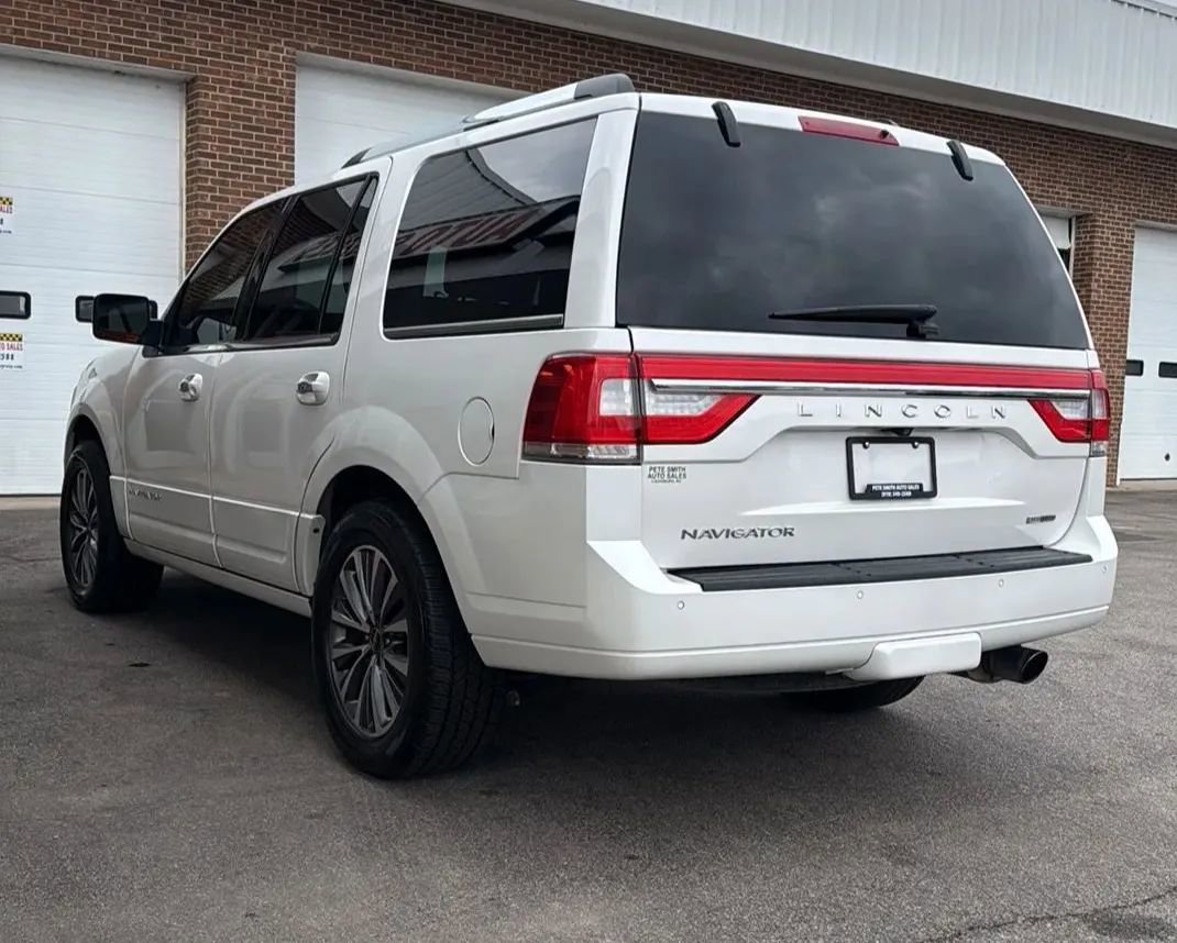 Used 2016 Lincoln Navigator Select image 7