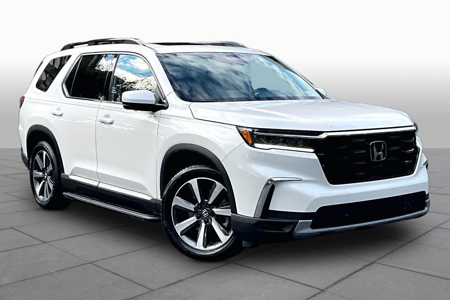 Used 2025 Honda Pilot Elite image 3