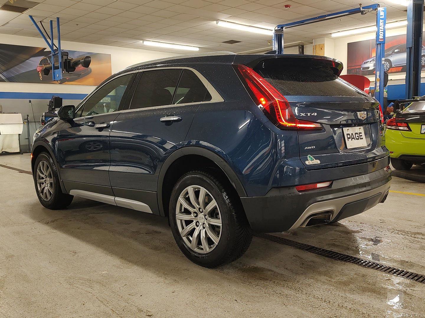 Used 2020 Cadillac XT4 Premium Luxury w/ Cold Weather Package AWD/4WD image 28