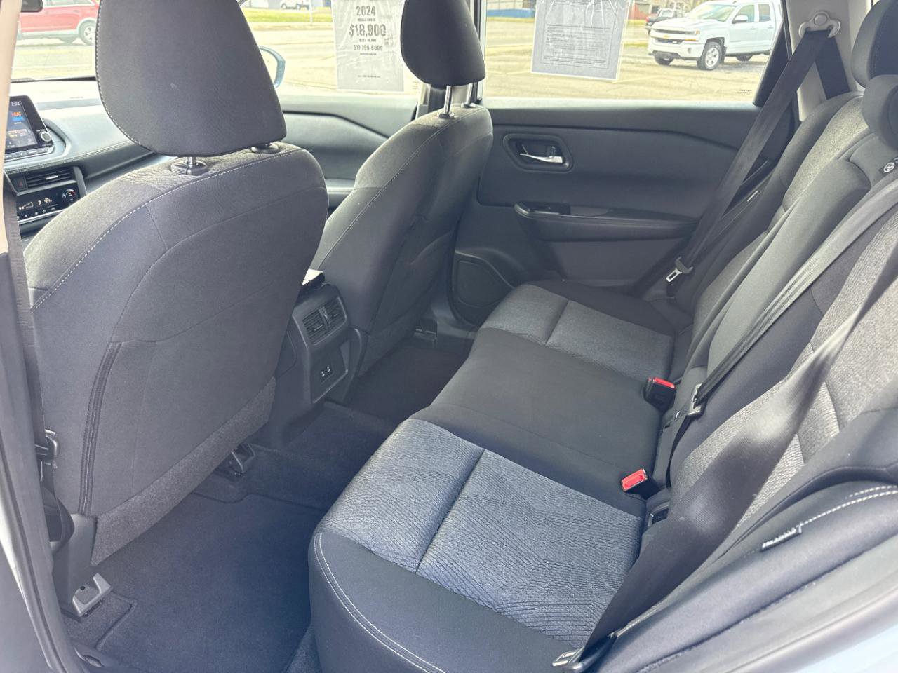 Used 2024 Nissan Rogue SV image 13