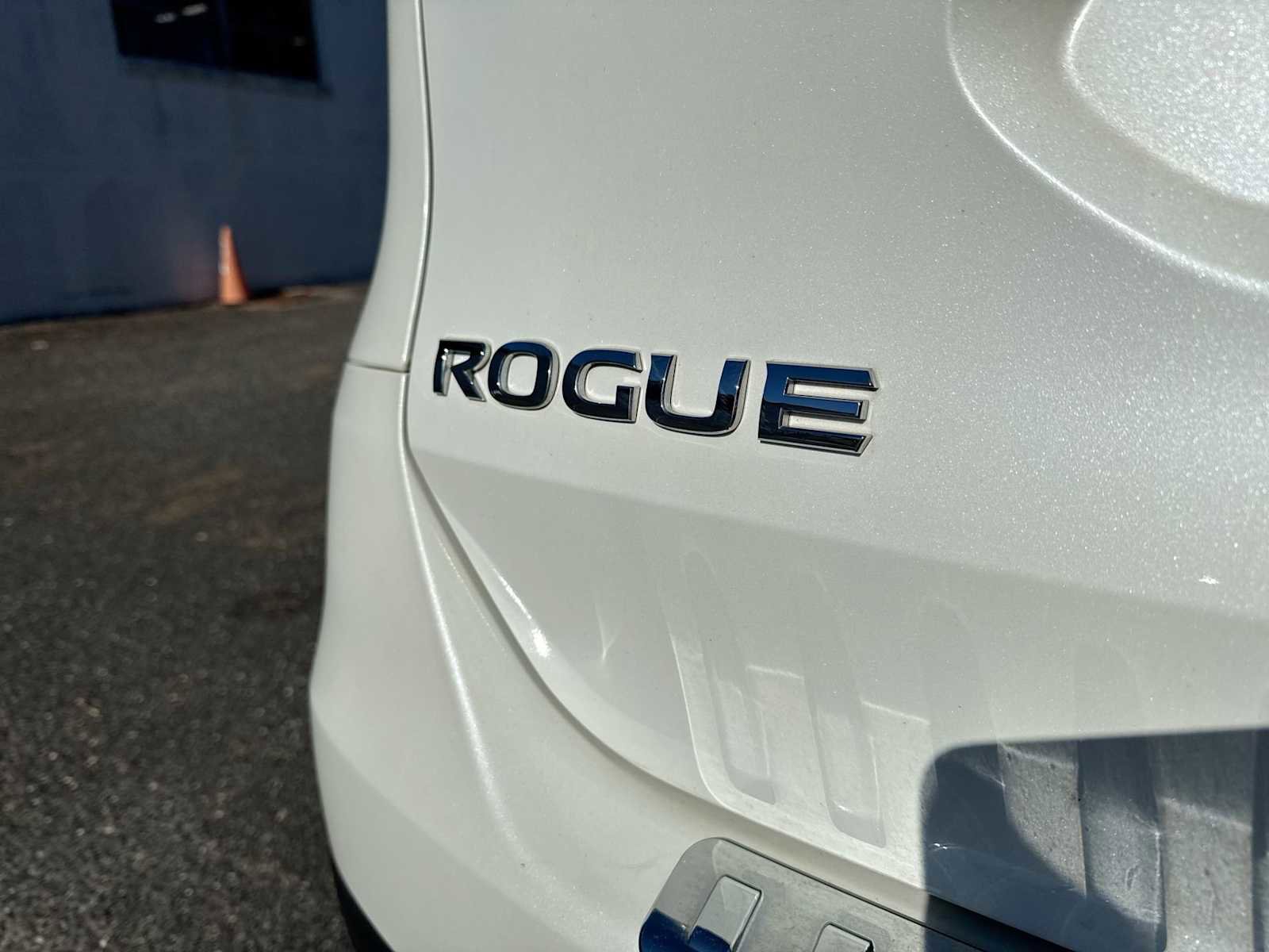 Used 2016 Nissan Rogue SL w/ SL Premium Package image 18