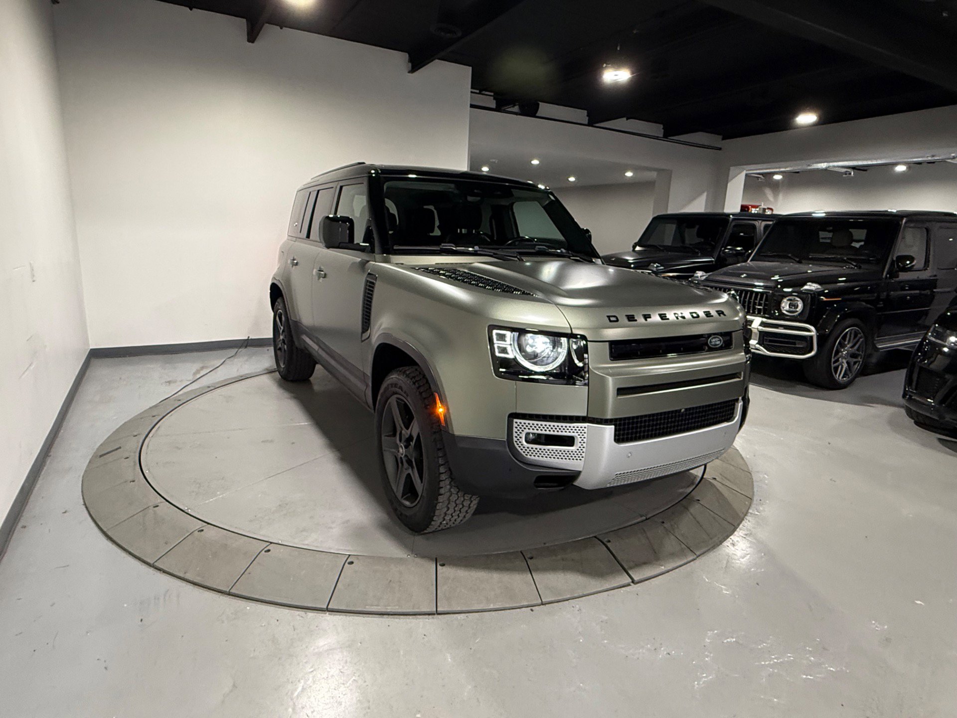 Used 2022 Land Rover Defender 110 S image 6