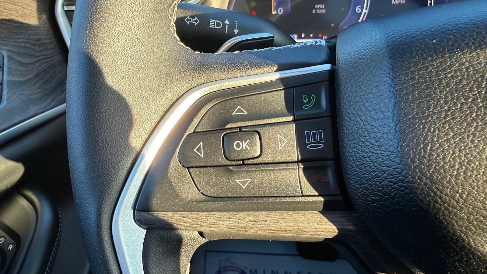 Used 2024 Jeep Grand Cherokee Limited w/ Luxury Tech Group II image 15