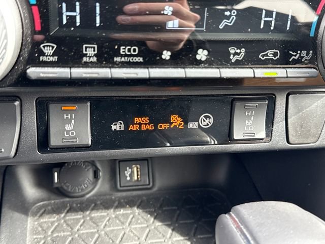 Used 2023 Toyota RAV4 XLE Premium image 31