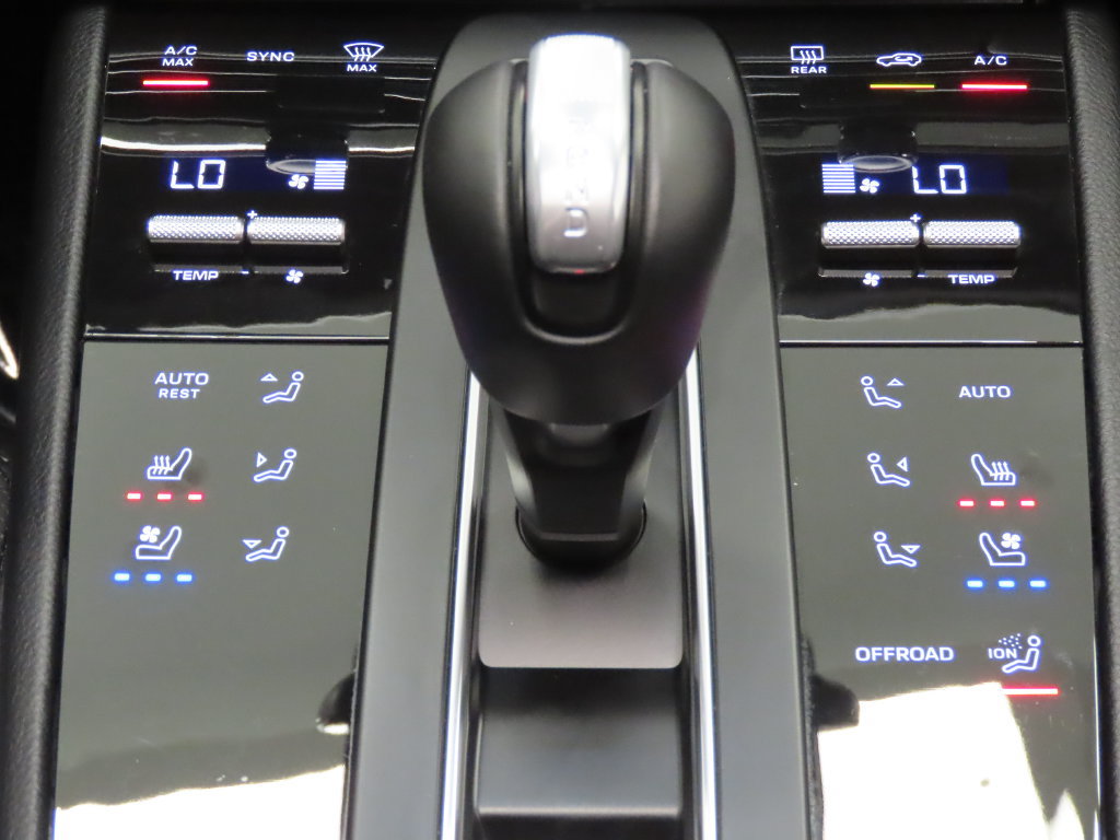Certified 2026 Porsche Macan AWD/4WD image 27