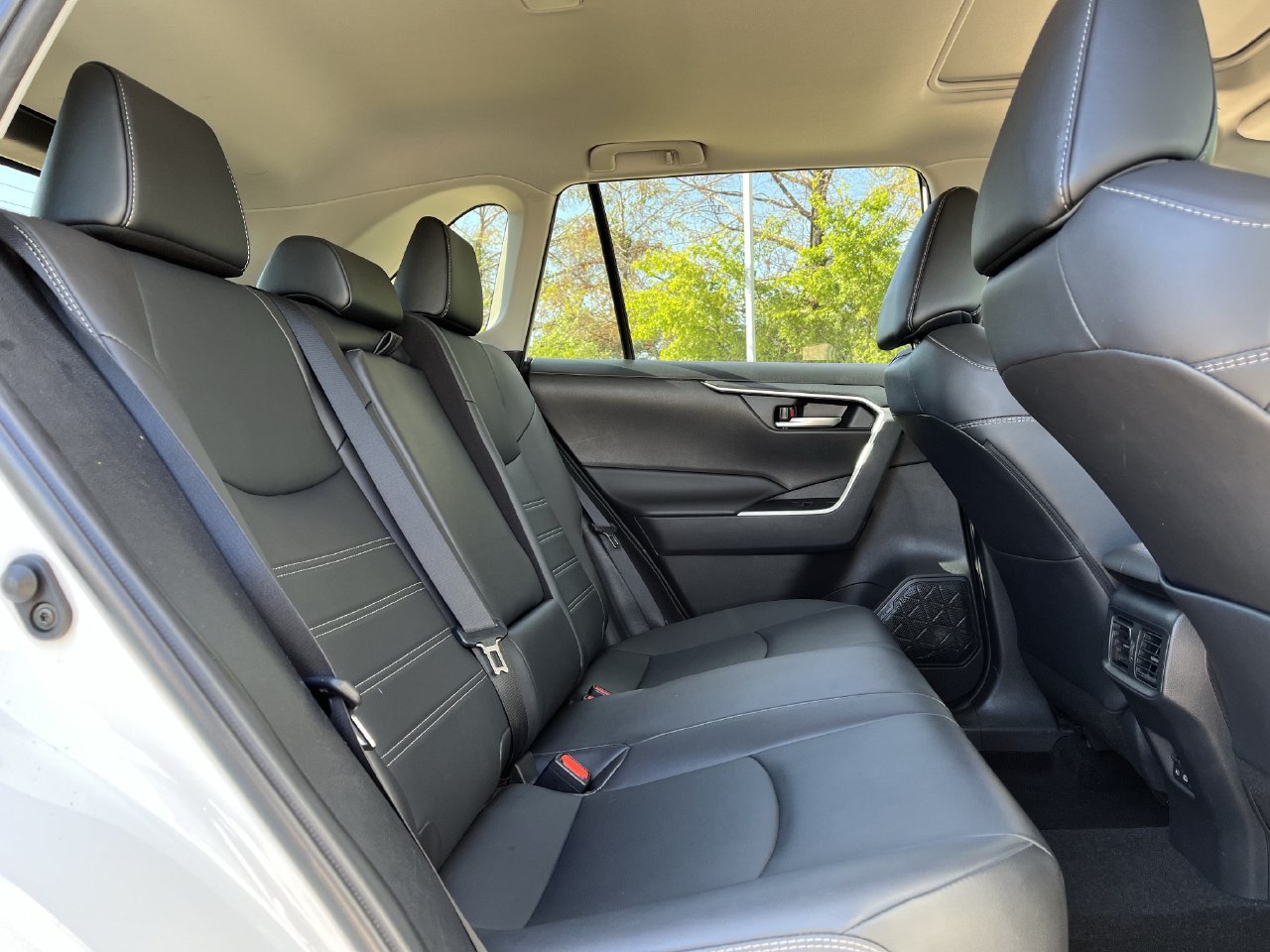Used 2024 Toyota RAV4 XLE Premium FWD image 28