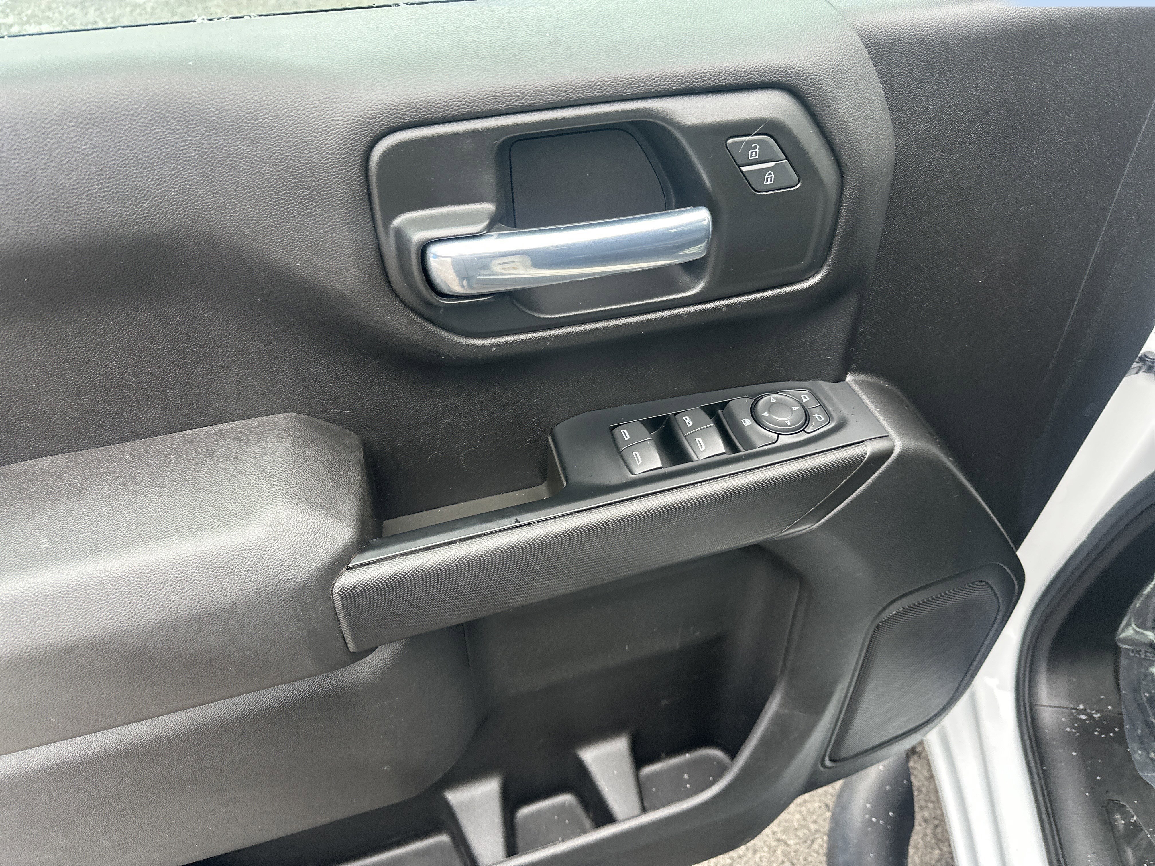 Certified 2023 Chevrolet Silverado 1500 Custom w/ LPO, Dark Essentials Package image 8