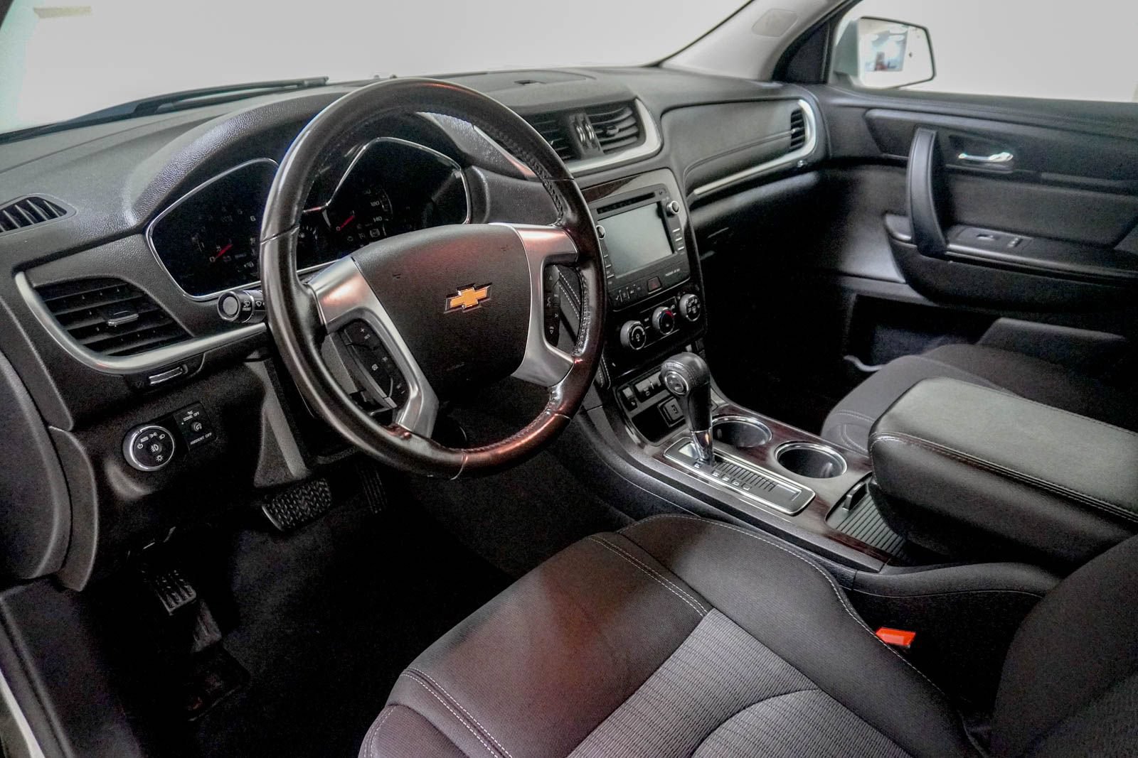 Used 2017 Chevrolet Traverse LT w/ Style and Technology Package AWD/4WD image 20