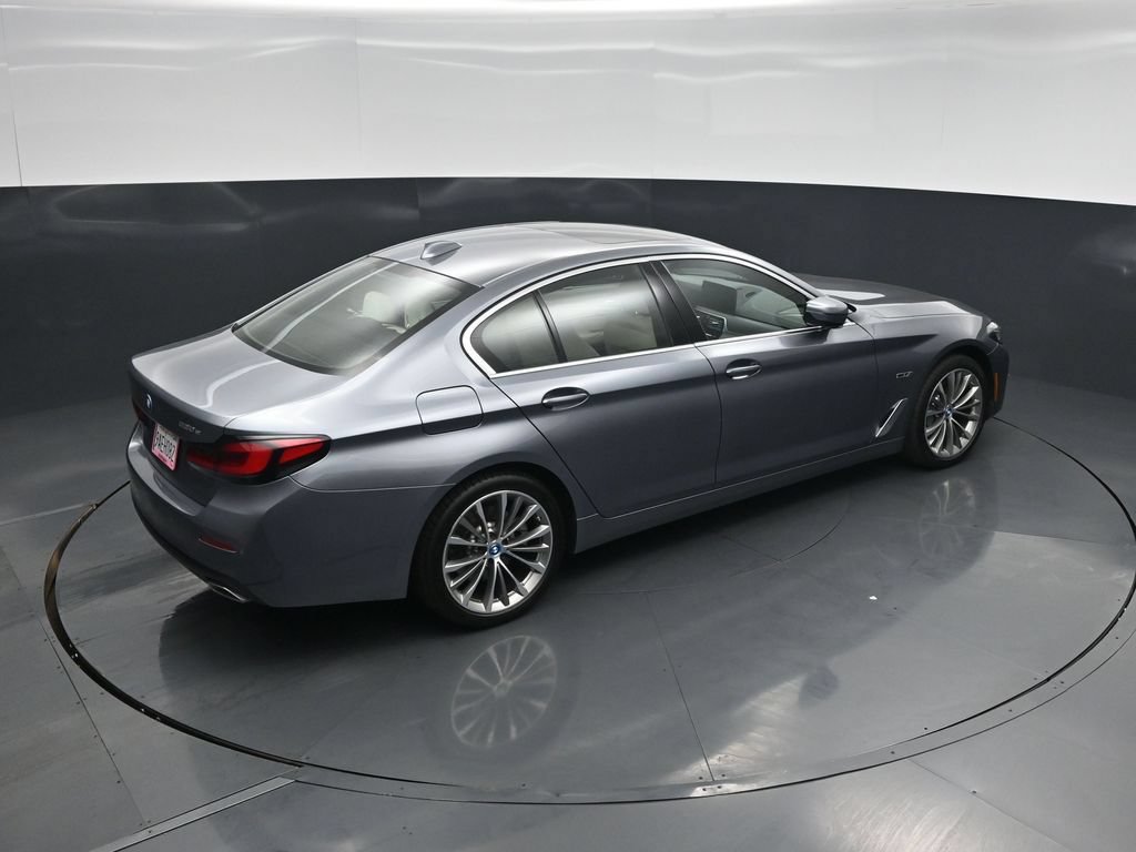 Used 2022 BMW 530e w/ Convenience Package RWD image 38