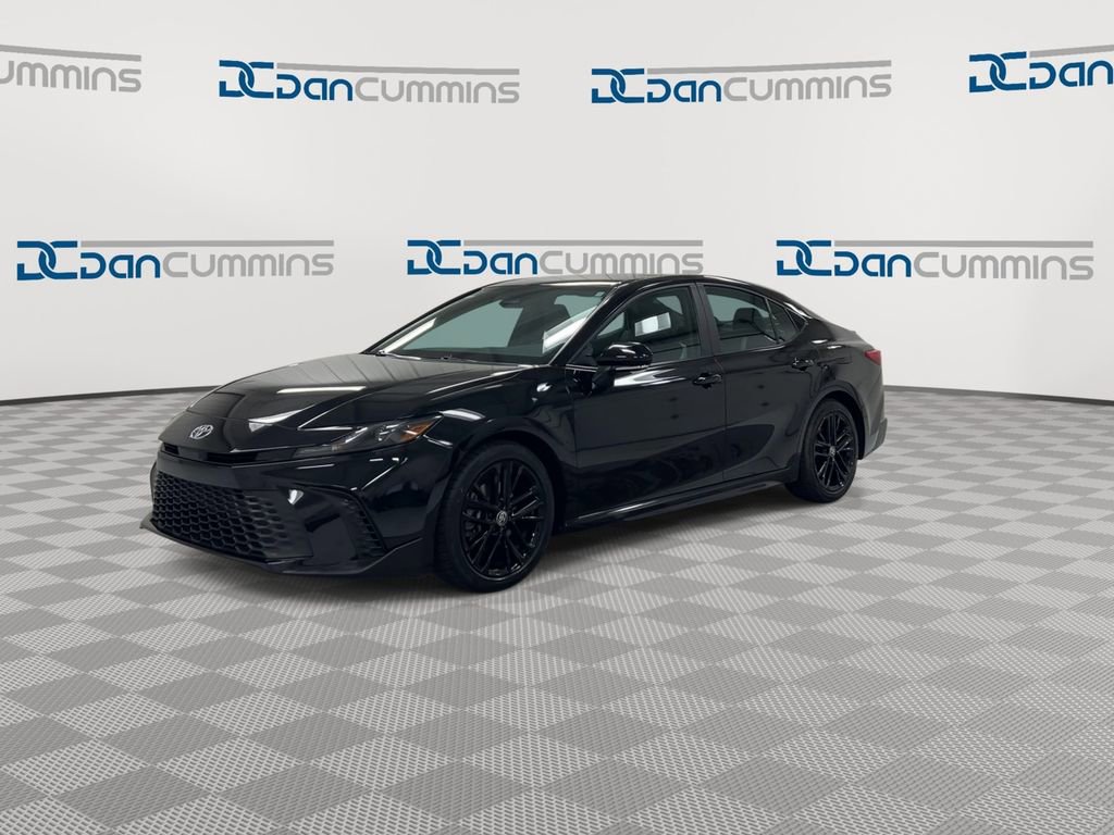 Used 2025 Toyota Camry SE FWD image 4