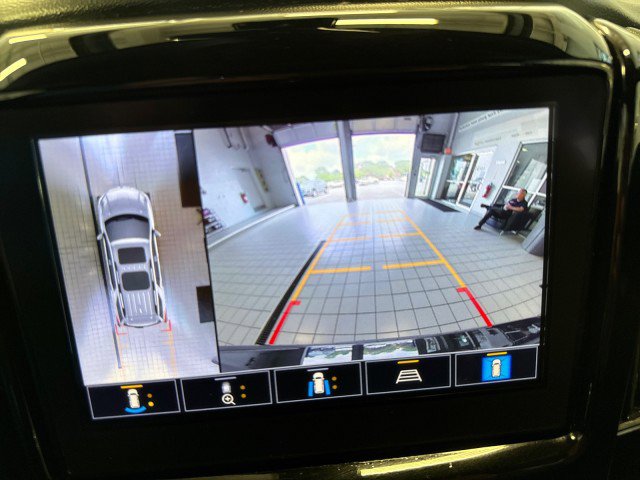 Used 2023 Chevrolet Traverse RS image 23