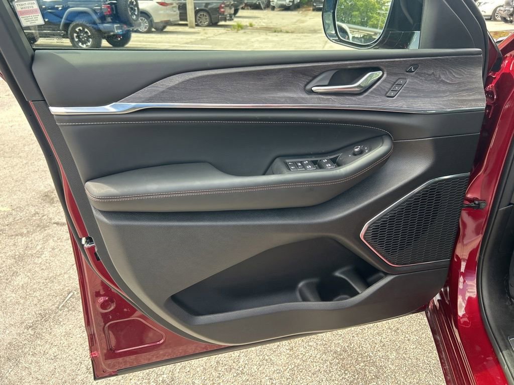 New 2025 Jeep Grand Cherokee Overland w/ Luxury Tech Group IV image 35