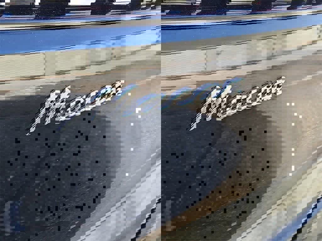 Certified 2025 Porsche Macan image 14