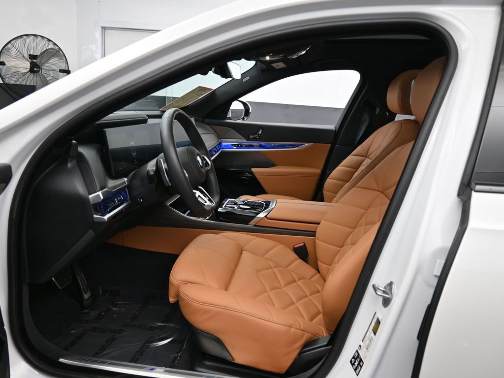 Used 2025 BMW 740i xDrive image 11