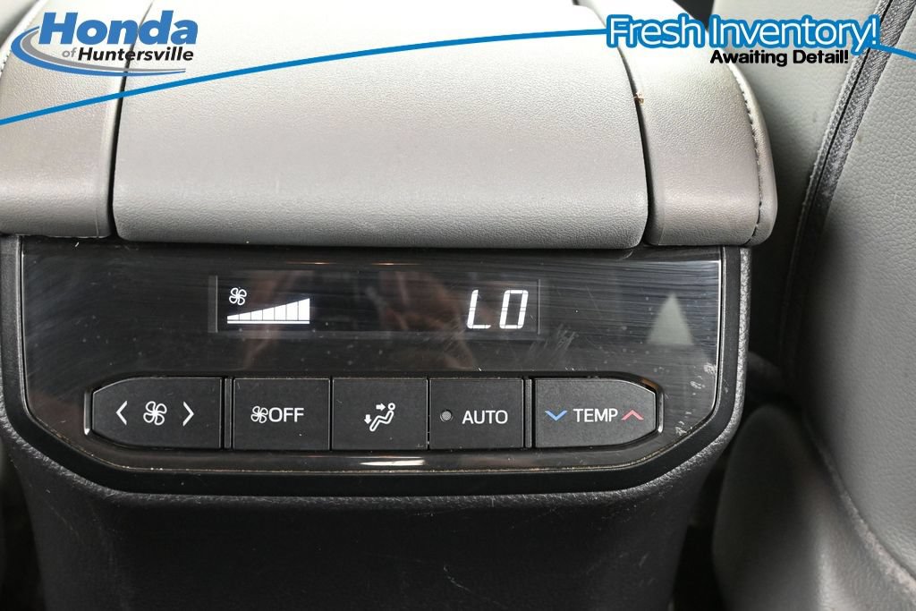 Used 2024 Toyota Highlander XLE FWD image 15