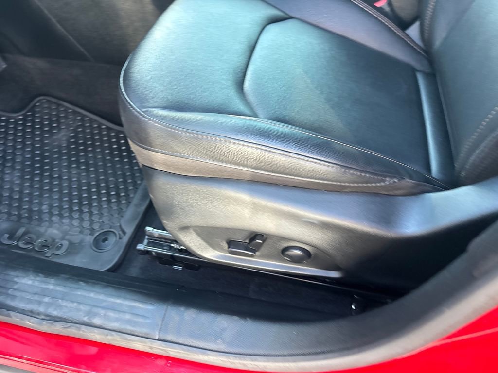 Used 2024 Jeep Compass Latitude image 23