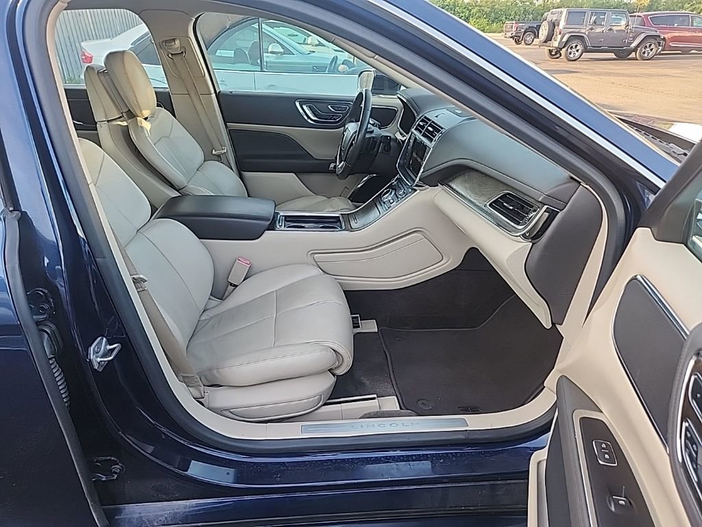 Used 2017 Lincoln Continental Reserve w/ Climate Package image 8