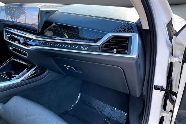 Used 2024 BMW X7 xDrive40i image 27
