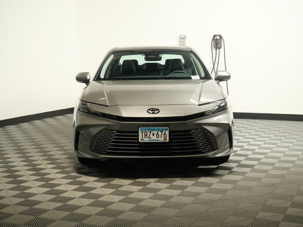 Used 2026 Toyota Camry XLE AWD/4WD image 2