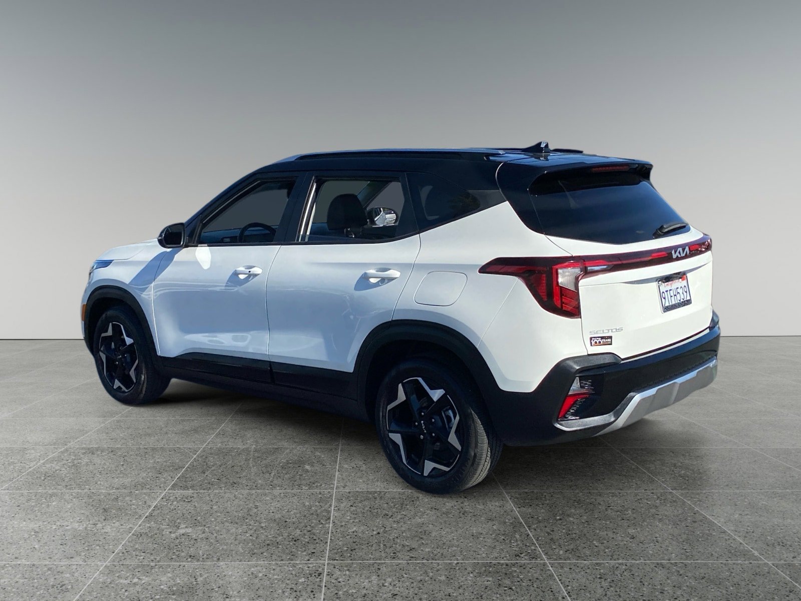 Used 2025 Kia Seltos S image 3