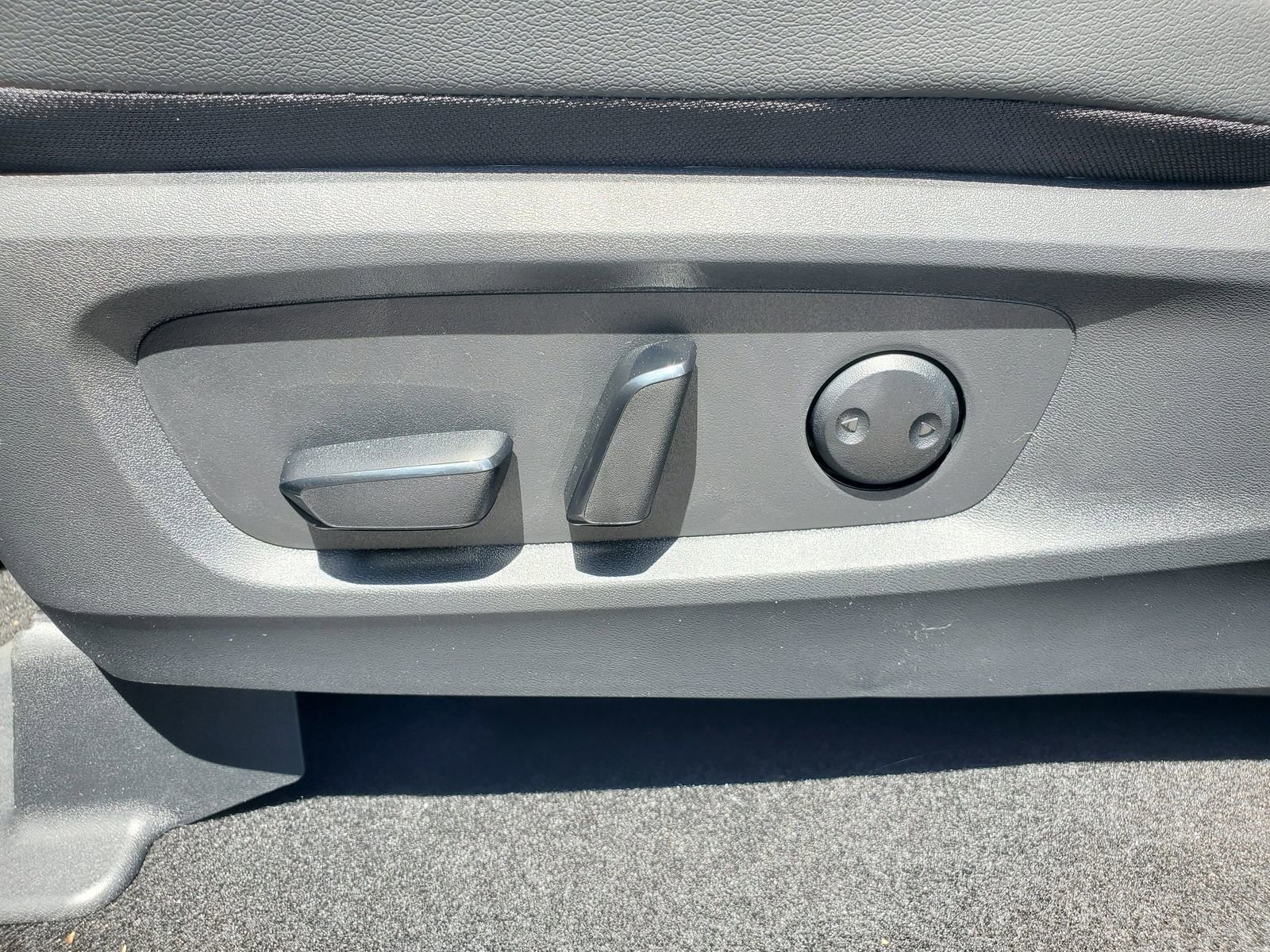 New 2025 Nissan Pathfinder SL w/ Black Appearance Package image 24