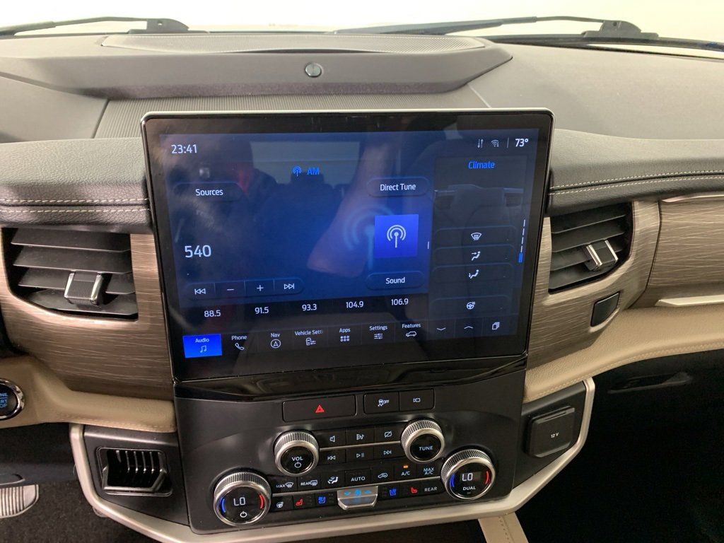 Used 2022 Ford Expedition Max Limited image 11