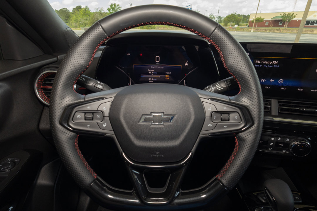 Used 2025 Chevrolet Trax RS w/ Sunroof Package image 11