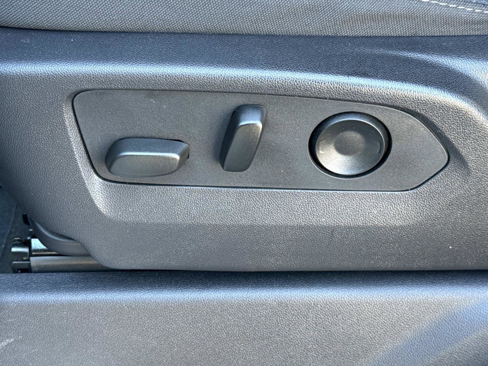 Used 2024 Chevrolet Silverado 1500 LT image 14