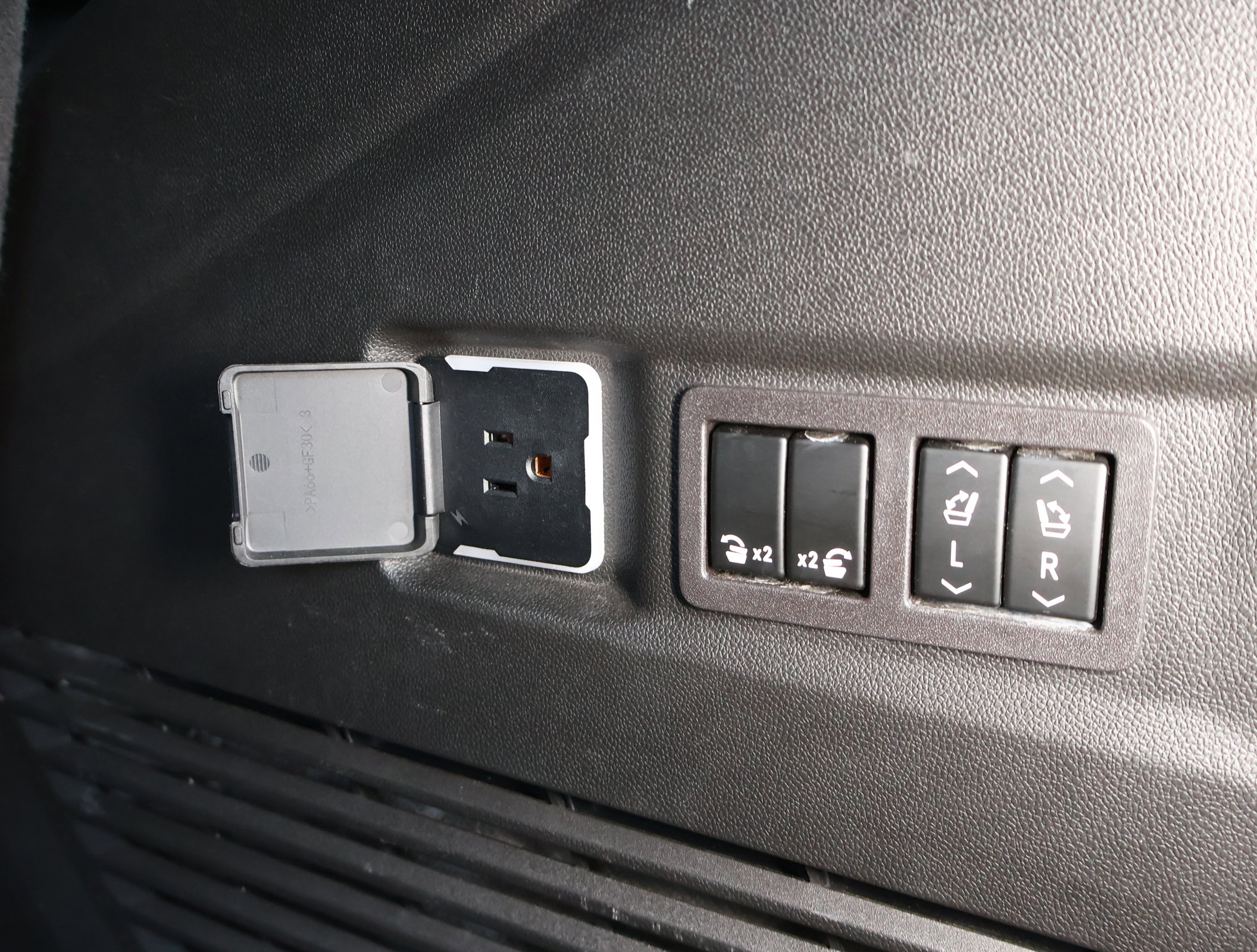 Used 2024 Chevrolet Tahoe High Country w/ Advanced Technology Package image 31