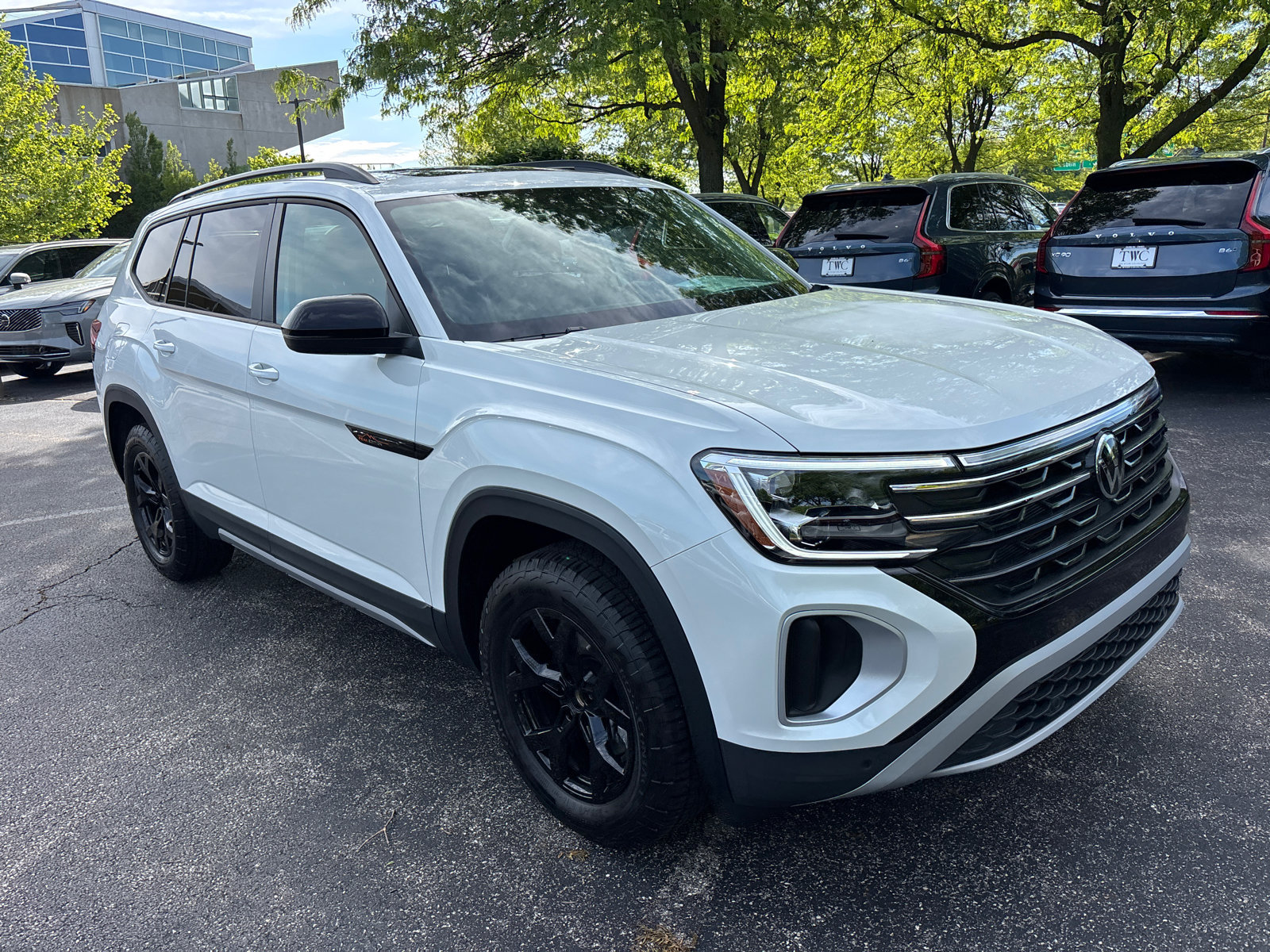 New 2026 Volkswagen Atlas Peak Edition AWD/4WD image 3