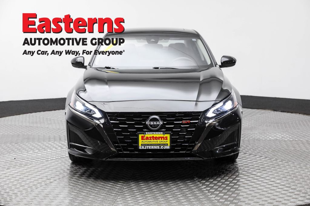 Used 2023 Nissan Altima 2.5 SR w/ SR Premium Package AWD/4WD image 2
