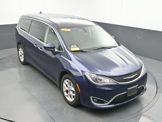 Used 2017 Chrysler Pacifica Touring Plus w/ Tire & Wheel Group FWD image 15