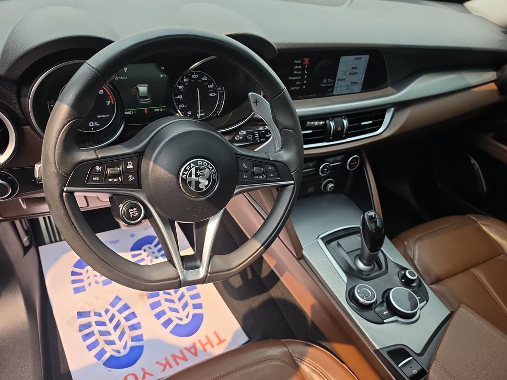 Used 2018 Alfa Romeo Stelvio Sport w/ Quick Order Package 22J Sport AWD/4WD image 11