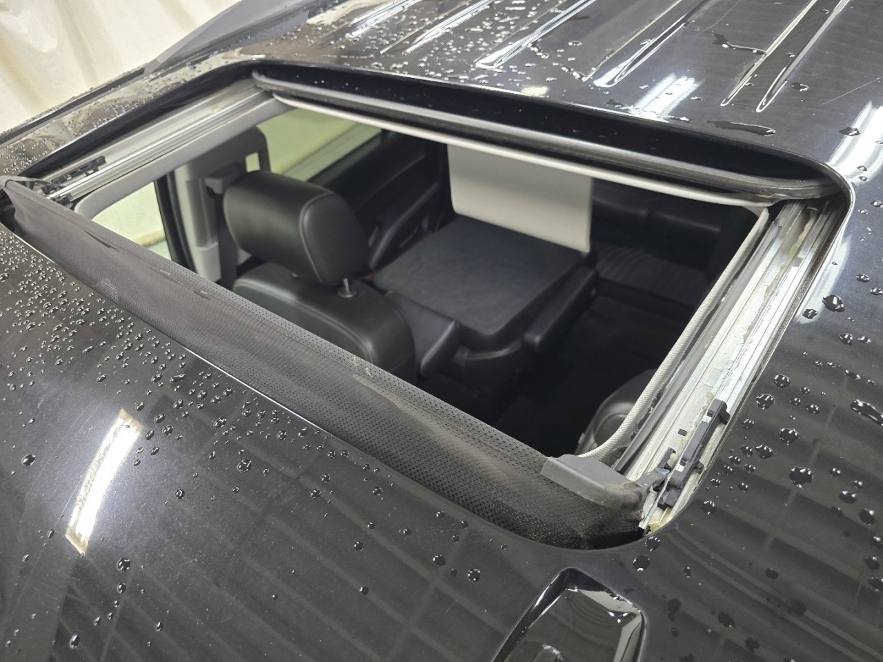 Used 2018 Chevrolet Tahoe Premier image 3