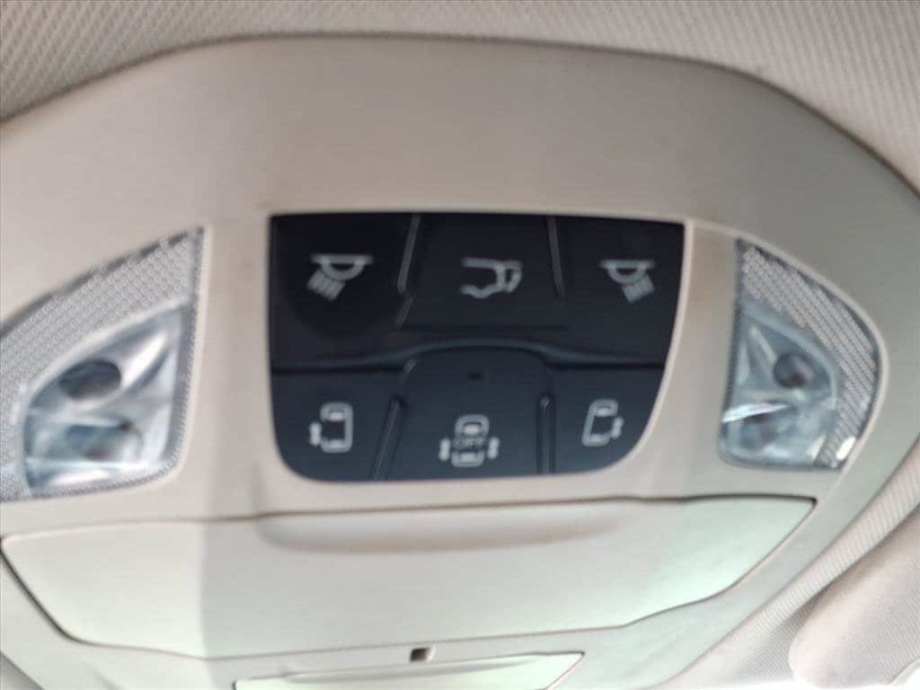 Used 2022 Chrysler Voyager LX FWD image 28