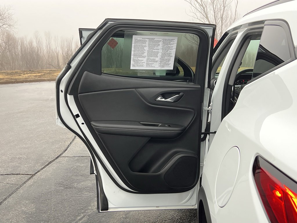 Used 2023 Chevrolet Blazer LT image 32