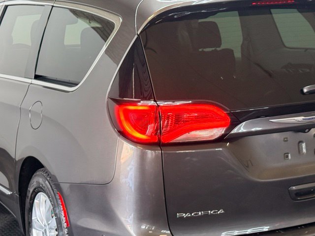 Used 2018 Chrysler Pacifica Touring-L Plus w/ Advanced Safetytec Group FWD image 8
