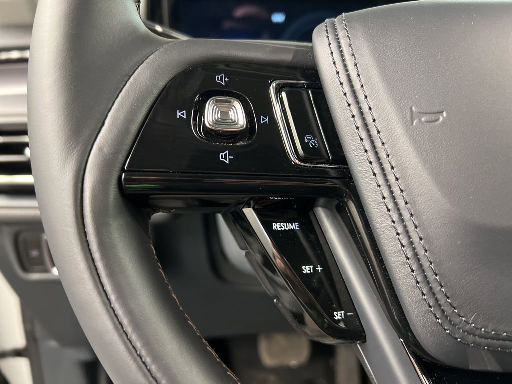 Used 2026 Lincoln Aviator AWD image 17