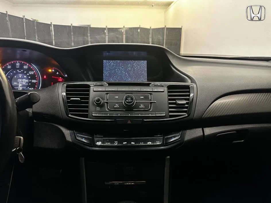 Used 2017 Honda Accord Sport image 12