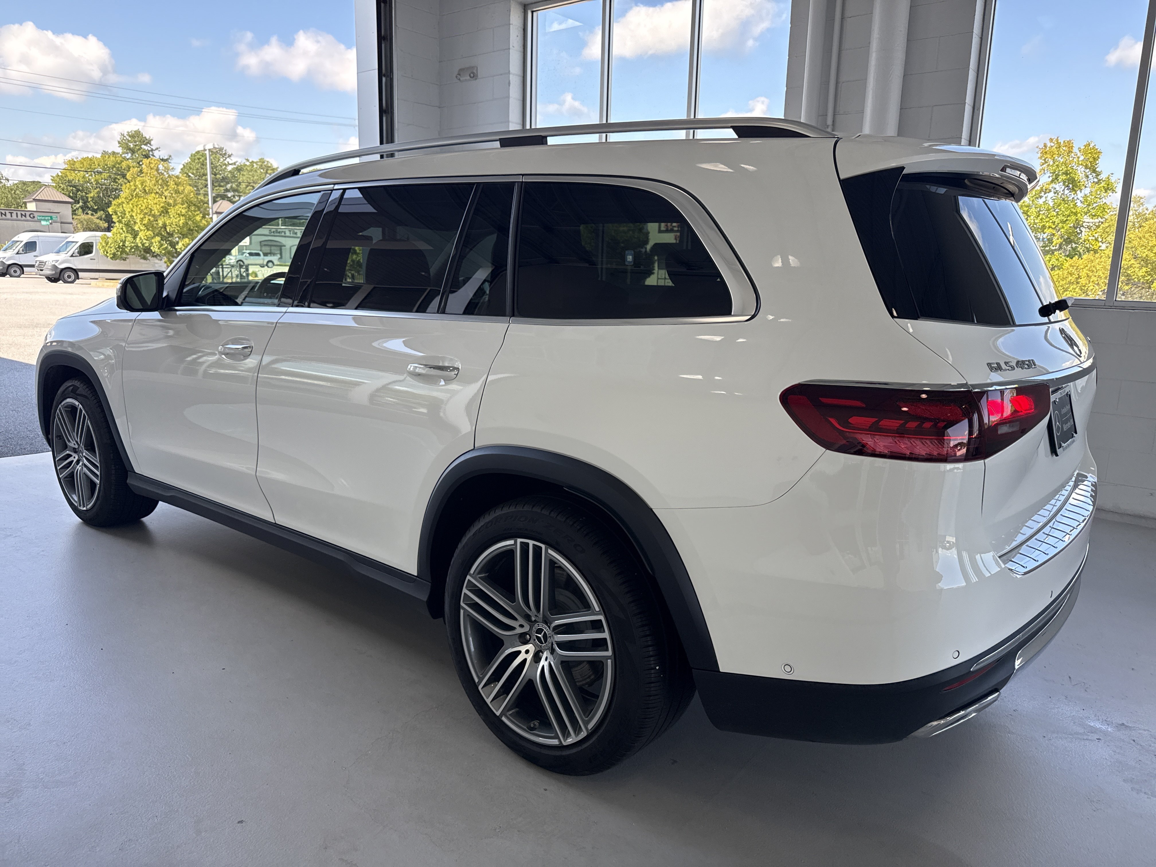 Certified 2025 Mercedes-Benz GLS 450 4MATIC image 3