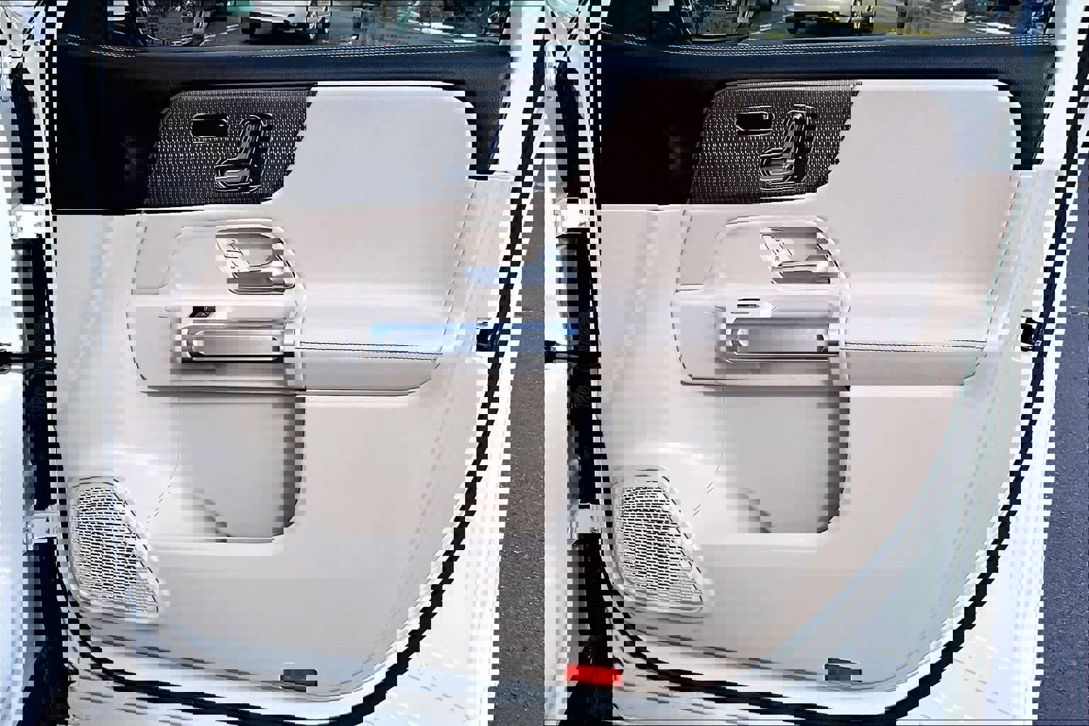 Used 2020 Mercedes-Benz GLB 250 GLB 250 w/ Premium Package image 23