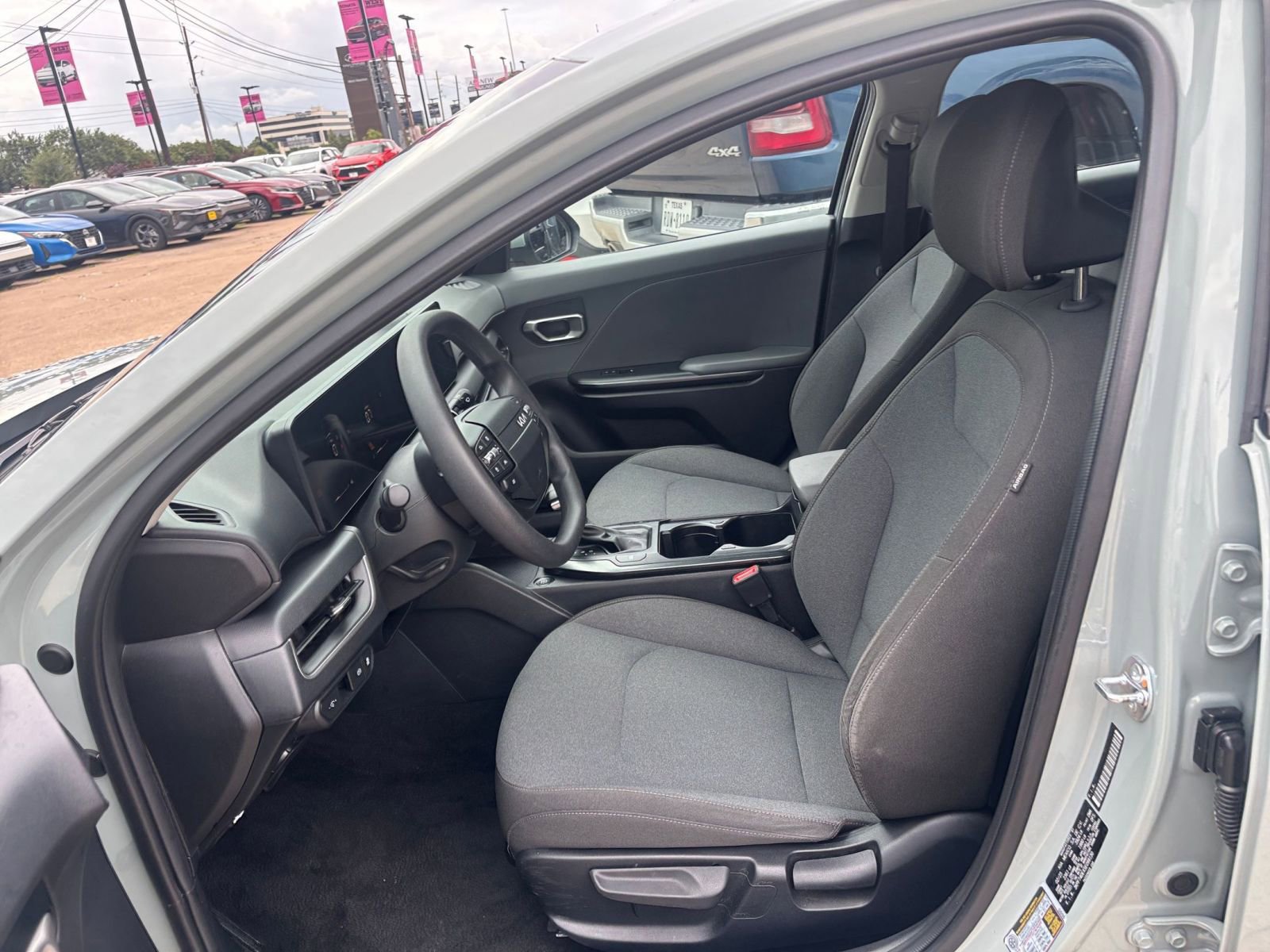 Used 2025 Kia K4 FWD image 22