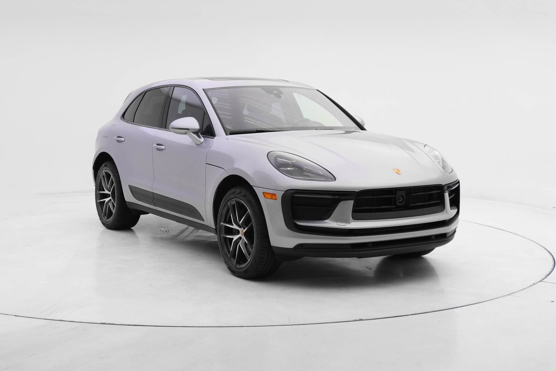 Certified 2024 Porsche Macan image 6
