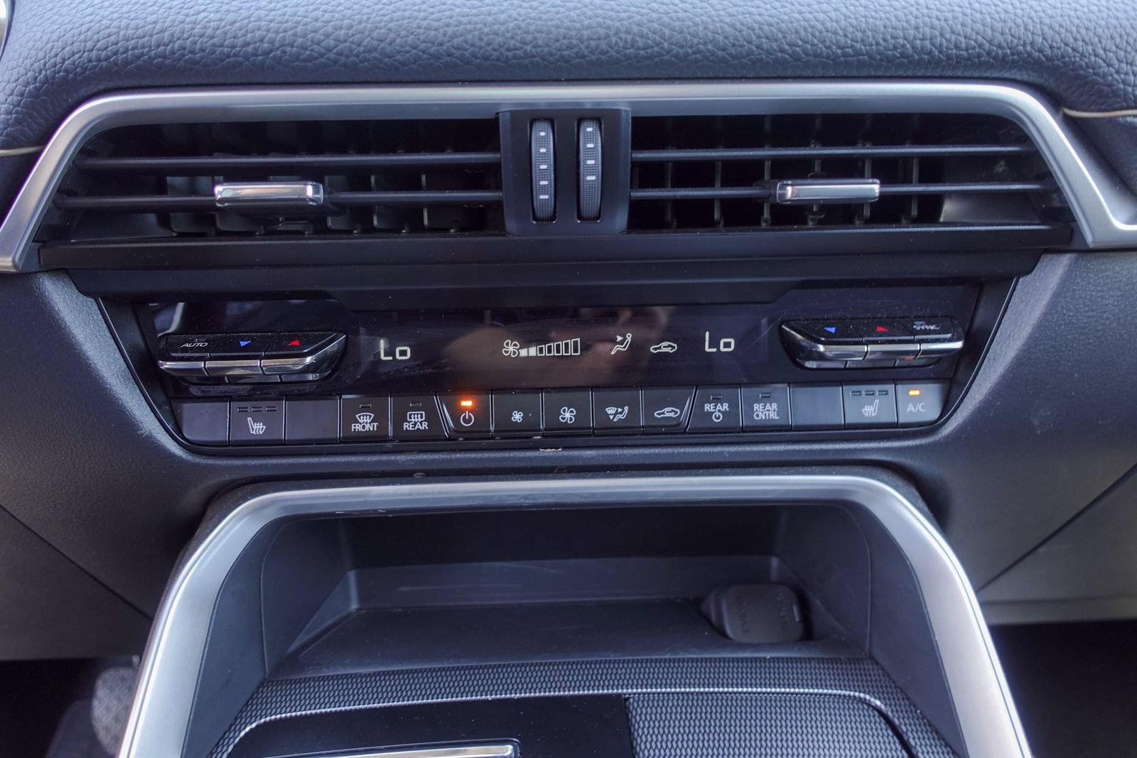 Certified 2024 MAZDA CX-90 Plug-In Hybrid w/ Preferred AWD/4WD image 22