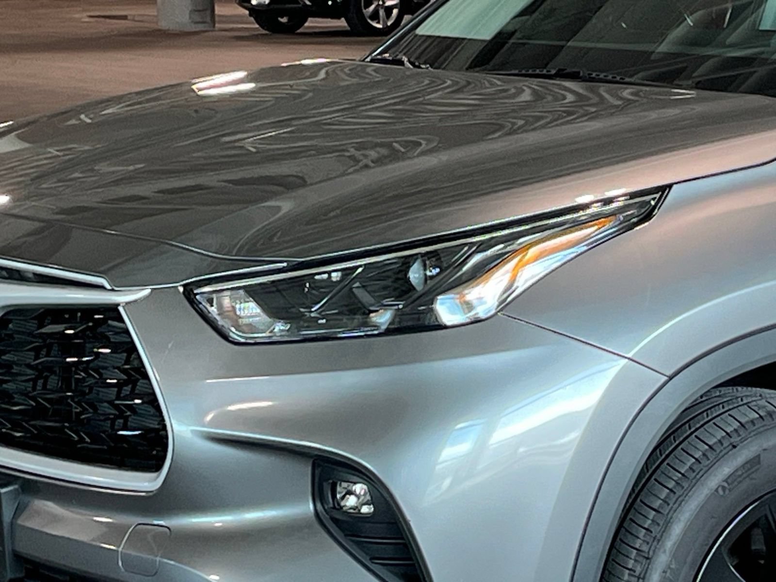 Used 2025 Toyota Highlander XLE FWD image 5